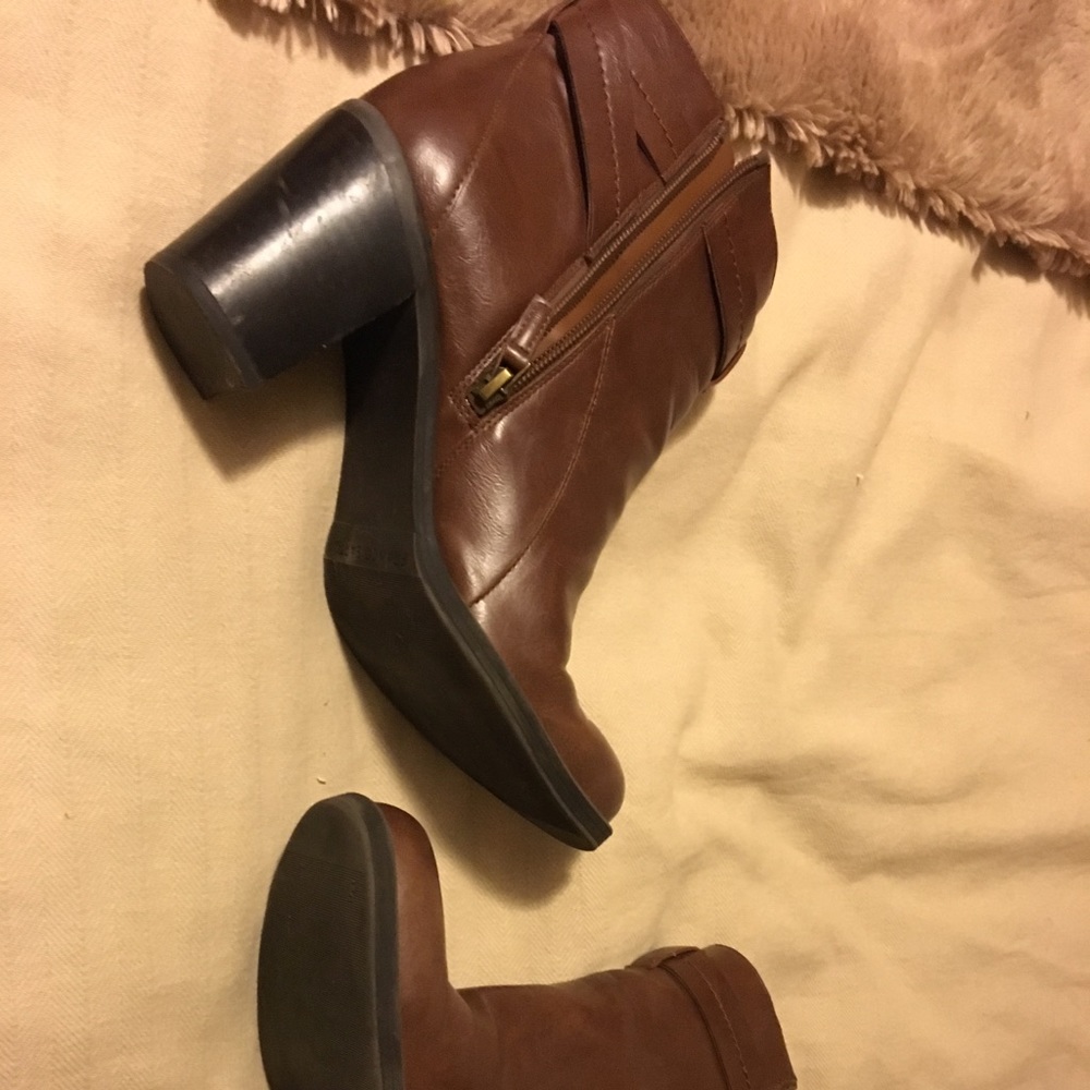 Brown women’s boots with heel, just above ankle